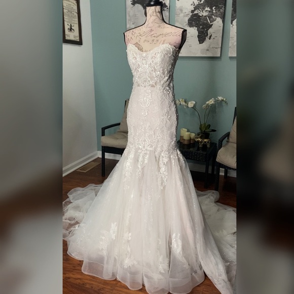 Maggie Sottero mermaid sparkly wedding dress - Picture 5 of 6